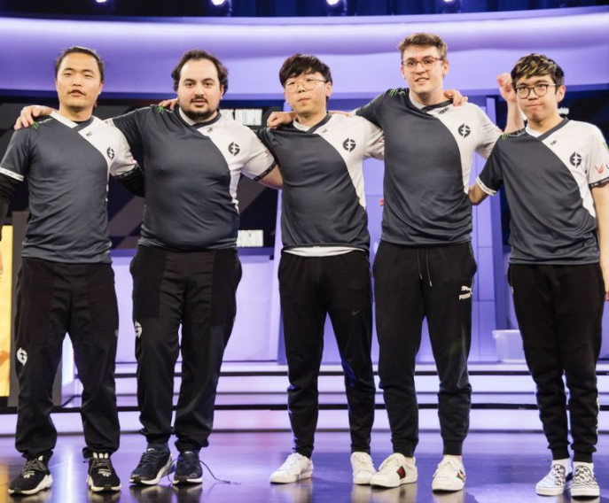 开云体育官网-C9鏖战TSM，Viper打出惊人五杀激烈交锋八强赛，点燃全场激情